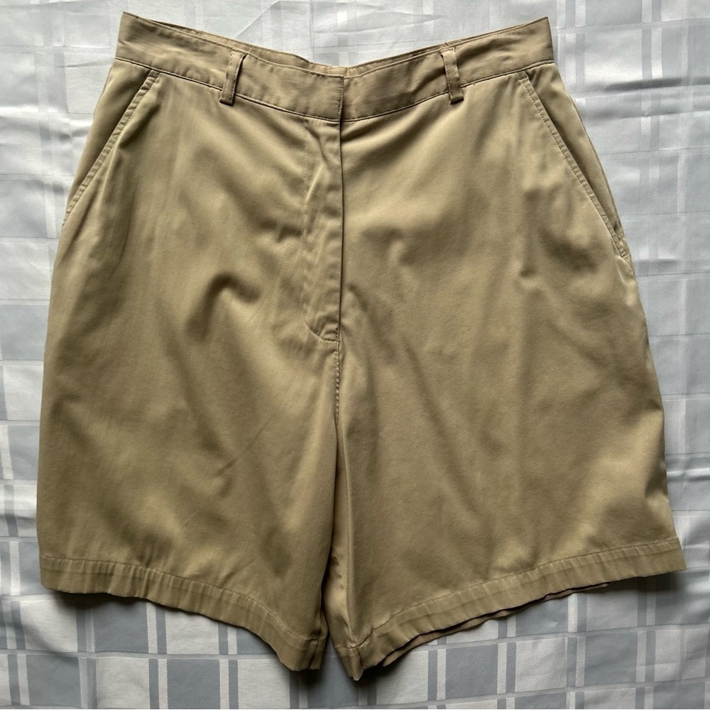 IZod Club Women’s Vintage Tan High Waist 7” Inseam Golf Shorts